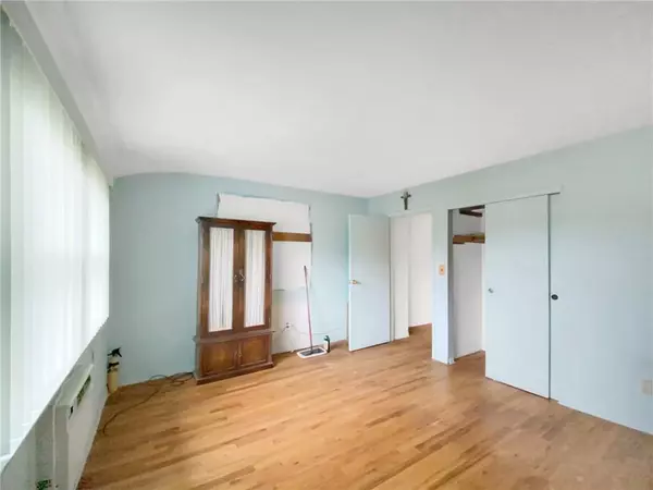 Staten  Island, NY 10306,634 Laconia AVE