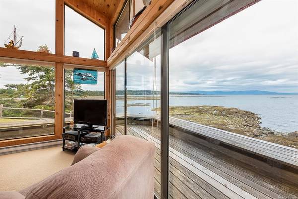 Hornby Island, BC V0R 1Z0,5630 Blue Whale Lookout Rd