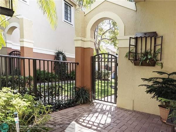 3841 TREE TOP DR  #3841, Weston, FL 33332