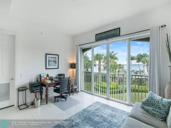 Fort Pierce, FL 34949,35 Harbour Isle Dr  #206