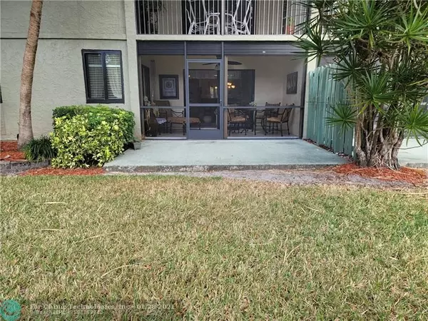 Pompano Beach, FL 33069,2240 N Cypress Bend Dr  #106