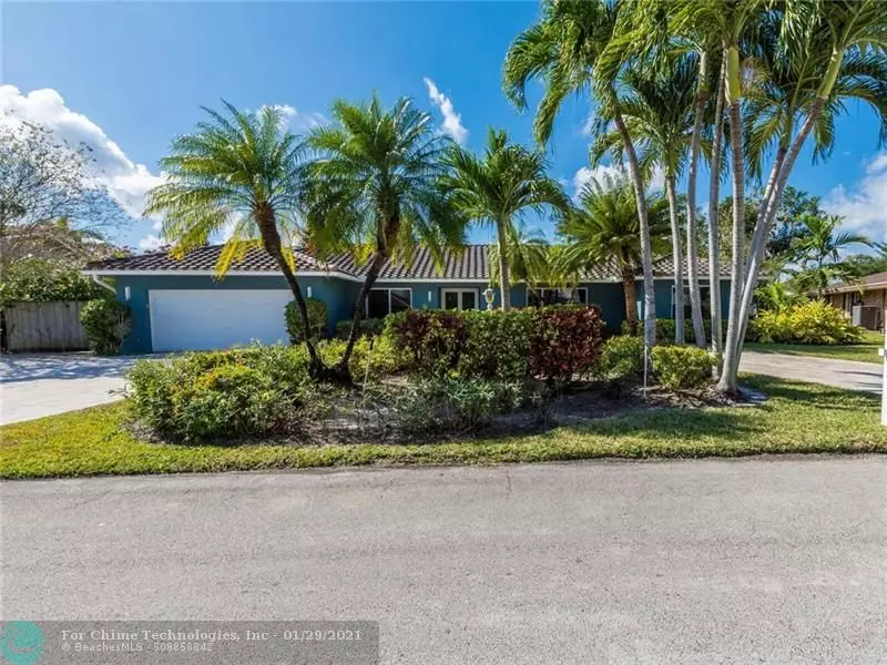 8620 N Lake Dasha Dr, Plantation, FL 33324