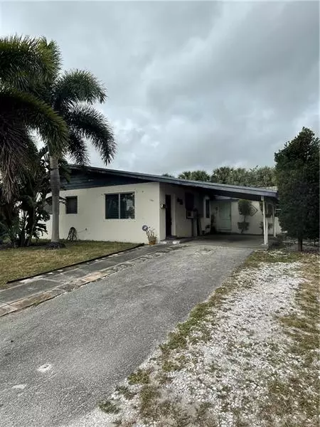 1021 S 14th Pl, Lantana, FL 33462