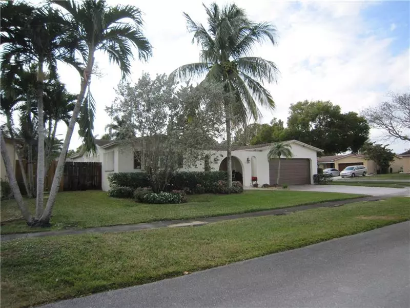 10544 NW 4th St, Plantation, FL 33324