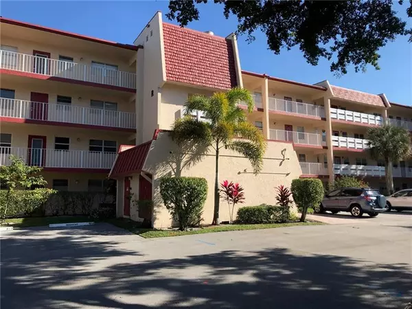 1030 Country Club Dr  #202, Margate, FL 33063