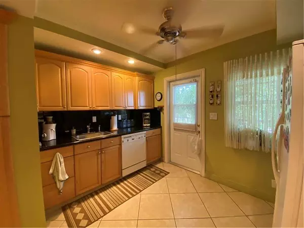 Pompano Beach, FL 33069,2751 N Palm Aire Dr  #403