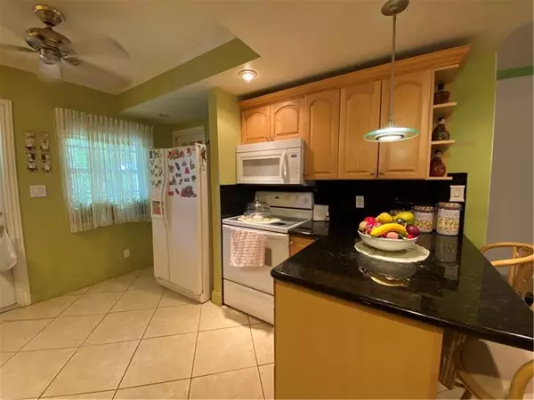 Pompano Beach, FL 33069,2751 N Palm Aire Dr  #403