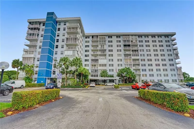 4200 Hillcrest Drive  #319, Hollywood, FL 33021