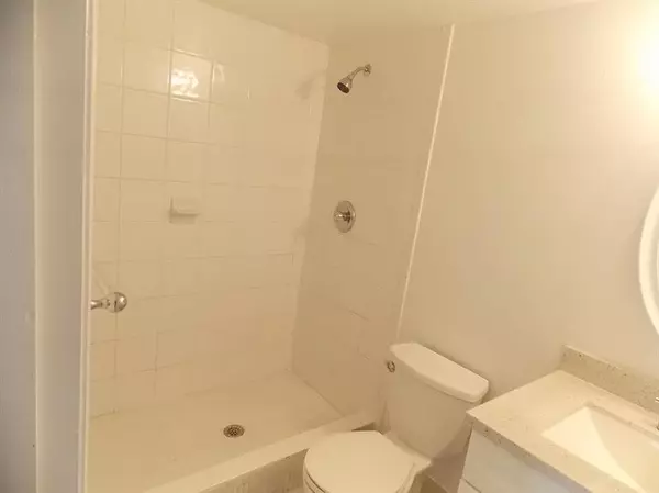 Lauderhill, FL 33319,6001 N Falls Circle Dr  #213