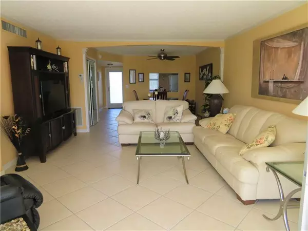 Delray Beach, FL 33483,900 Dogwood Dr  #335