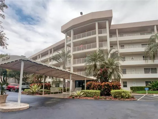 Pompano Beach, FL 33069,545 Oaks Ln  #303