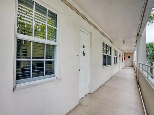 Pompano Beach, FL 33069,545 Oaks Ln  #303