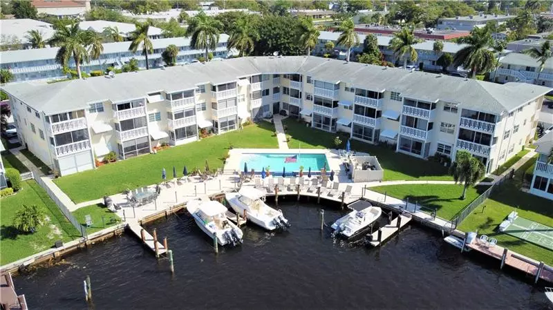 Pompano Beach, FL 33060,700 Pine Dr  #302