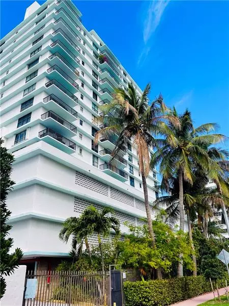 Miami Beach, FL 33139,1800 Collins Ave  #3J