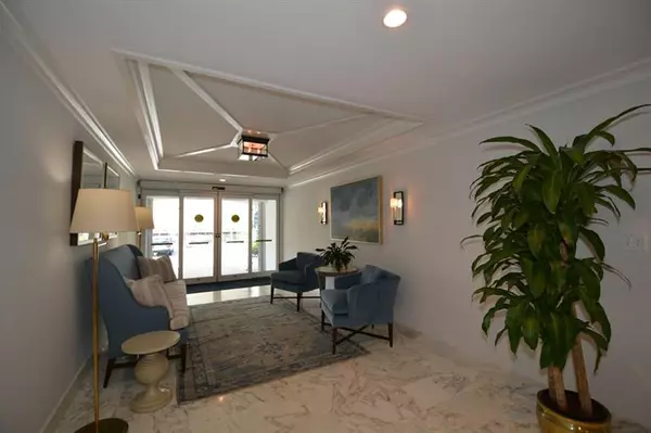 Fort Lauderdale, FL 33316,1750 S ocean lane  #221