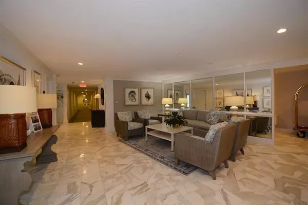 Fort Lauderdale, FL 33316,1750 S ocean lane  #221