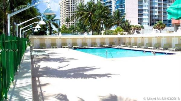 Miami Beach, FL 33140,2899 W Collins Ave  #834