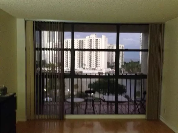 Hallandale Beach, FL 33009,600 Parkview Dr  #802