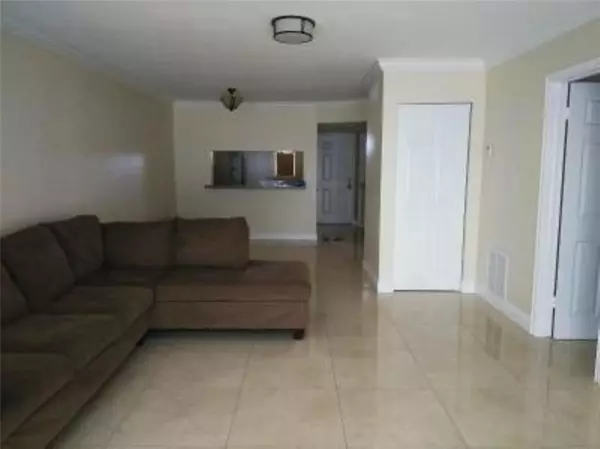 Deerfield Beach, FL 33064,1101 Crystal Lake dr  #401