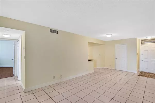 Oakland Park, FL 33309,212 Lake Pointe Dr  #109