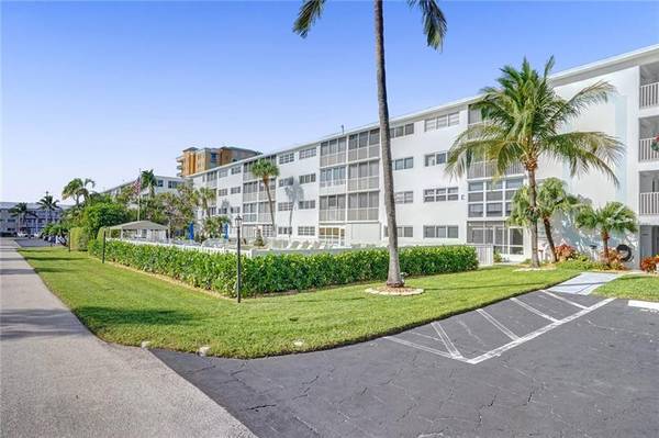 3221 NE 8th St  #206, Pompano Beach, FL 33062