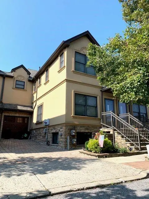 85 Crispi LN, Staten  Island, NY 10308