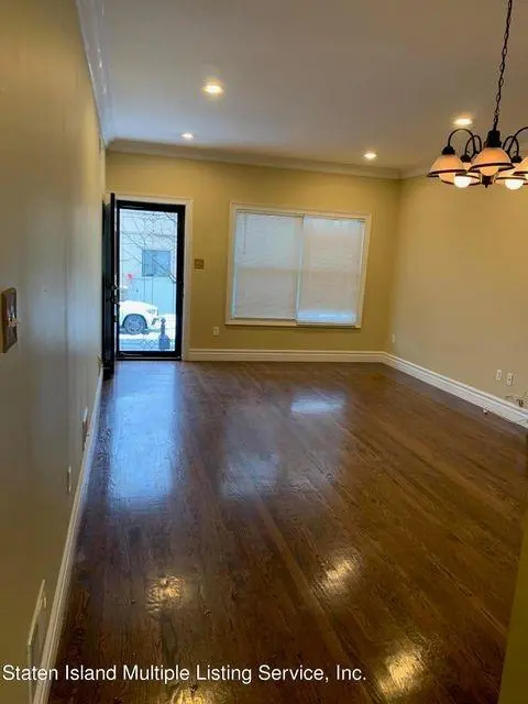 85 Crispi LN, Staten  Island, NY 10308