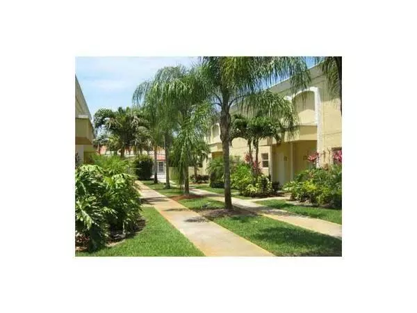 17911 NW 68 AV  #O205, Hialeah, FL 33015