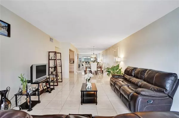 Fort Lauderdale, FL 33308,6235 Bay Club Dr  #3