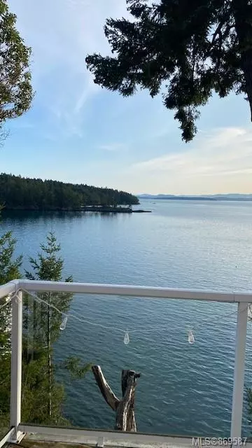 Pender Island, BC V0N 2M1,2315 Mackinnon Rd #6 A