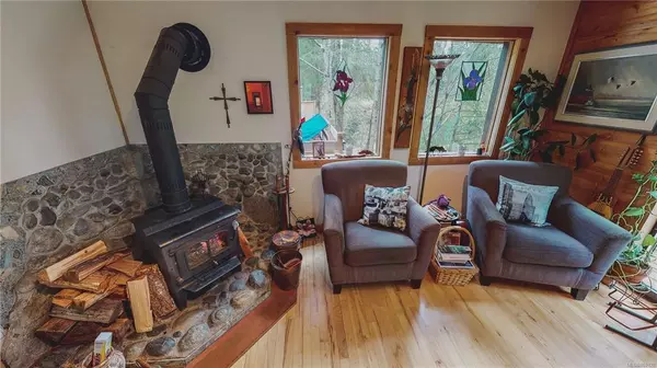 Gabriola Island, BC V0R 1X2,877 Sharie Dr