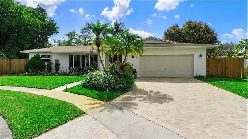 5220 SW 7th St, Plantation, FL 33317