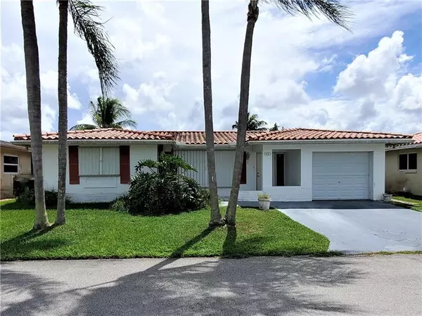 4916 NW 49th Rd, Tamarac, FL 33319