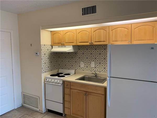 Coral Springs, FL 33065,2700 Riverside Dr  #304-B