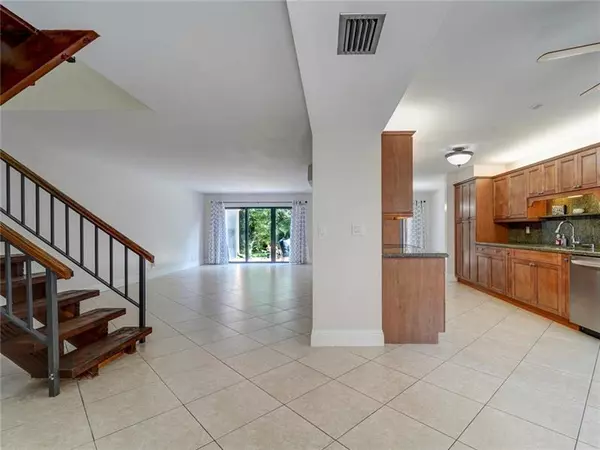 Plantation, FL 33324,956 Mockingbird Ln  #501