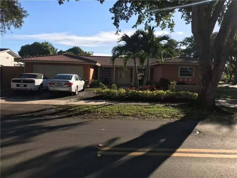 14501 Sabal Dr, Miami Lakes, FL 33014