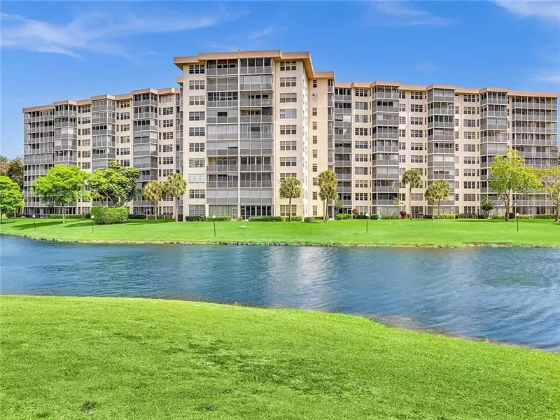 Pompano Beach, FL 33069,3507 Oaks Way  #708