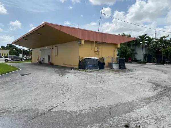 Margate, FL 33063,711 N State Road 7