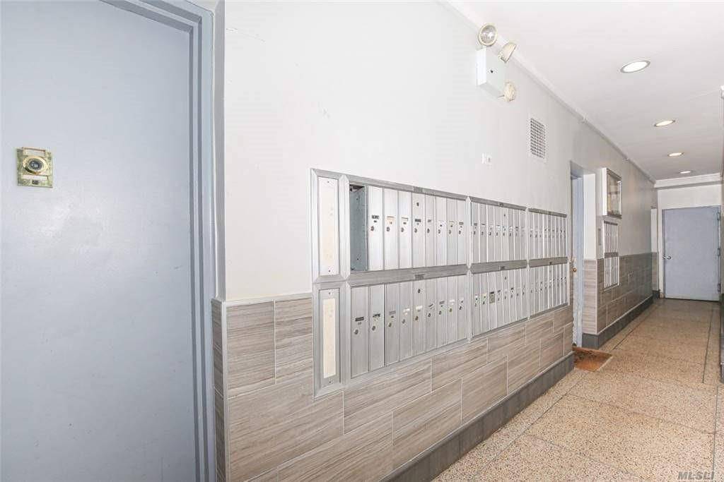 Rockaway Park, NY 11694,129 Beach 118 ST #5E
