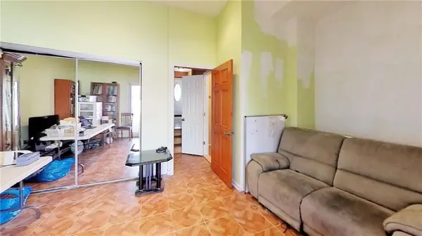 Staten Island, NY 10305,607 Naughton AVE #25A2