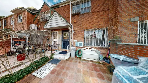 Flushing, NY 11385,1706 Hart ST