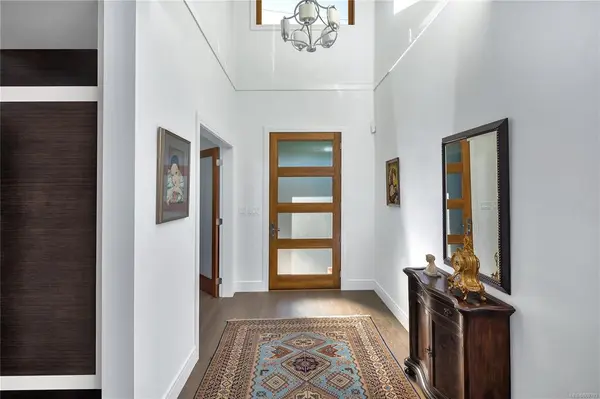 555 Harbinger Ave, Victoria, BC V8V 4H9