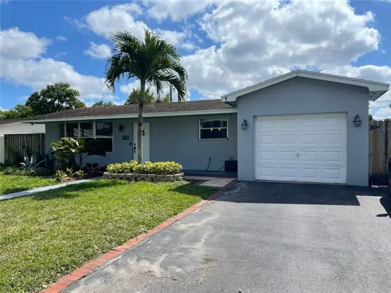 6490 SW 6th St, Pembroke Pines, FL 33023