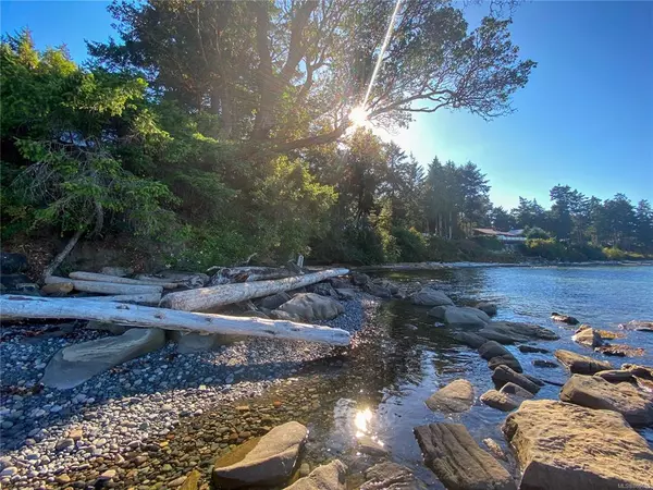 Gabriola Island, BC V0R 1X5,1520 Barrett Rd