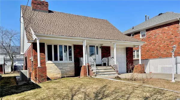 27 Titus AVE, Staten  Island, NY 10306