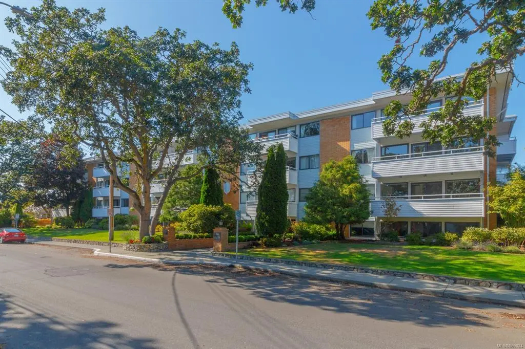 Oak Bay, BC V8S 3G6,2100 Granite St #111