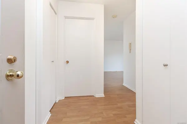 Oak Bay, BC V8S 3G6,2100 Granite St #111