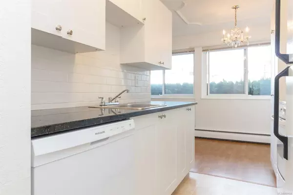 Oak Bay, BC V8S 3G6,2100 Granite St #111