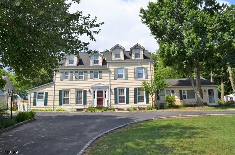 Edison Twp., NJ 08817,596 OLD POST RD