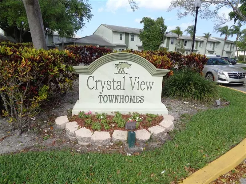 Deerfield Beach, FL 33064,822 Crystal Lake Dr  #822